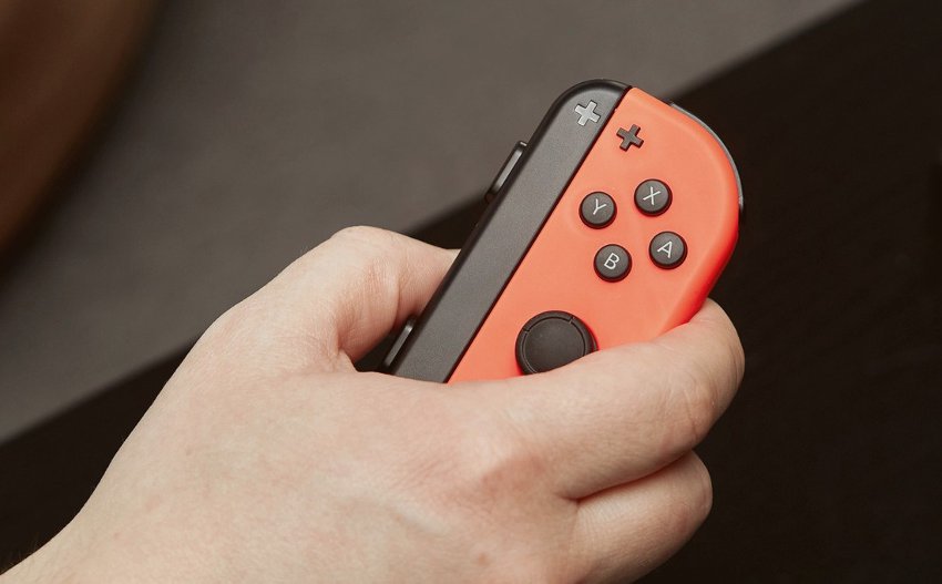 Гемпад для Nintendo Switch с подключенным держателем для руки